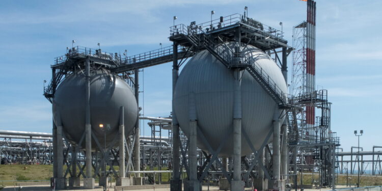 European Commission plans to stop purchasing LNG from Russia by 2026 – Politico