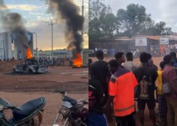 Some of the irate youth of Hamile burning tyres on the road