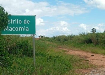 Sign post to Macomia