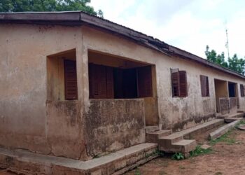 Dilapidated quarters at Saboba