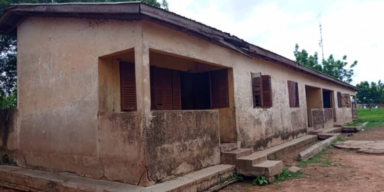 Dilapidated quarters at Saboba