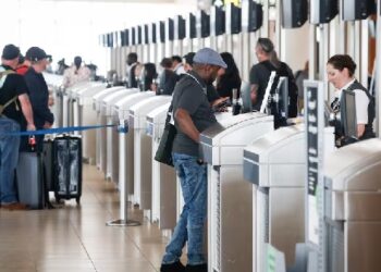 Passengers get checked in at the Winnipeg airport. The number of new Canadian citizens being added to the population has slowed to a crawl, Statistics Canada data shows. (John Woods/The Canadian Press)