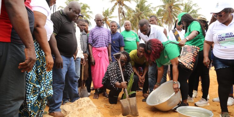 Ghana's Minister of Tourism, Culture and Creative Arts , Abla Dzifa Gomashie planting a coconut seedling during the World Tourism Day at Agavedzi