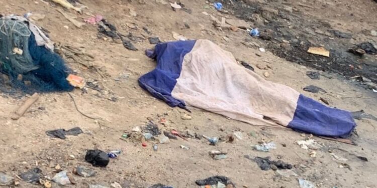 The body of the deceased covered awaiting the arrival of the police