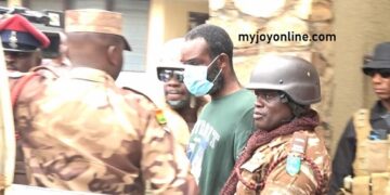 Inspector Ahmed Twumasi (in polo shirt) being guarded by Prison Officers. (PHOTO CREDIT: Myjoyonline)