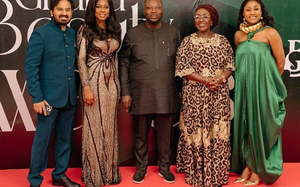 Ghana’s Minister of Tourism, Culture and Creative Arts, Abla Dzifa Gomashie (second right) posing for the cameras