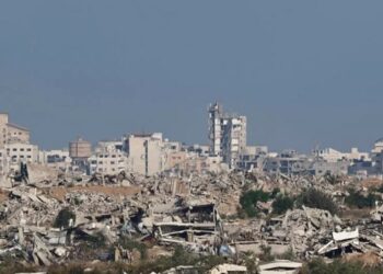 Destroyed buildings in Gaza, as seen from the Israeli side of the border with Gaza, in Israel, September 25, 2025. © Amir Cohen, Reuters