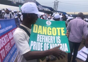 Nigerian students protest in Oyo, rally support for Dangote refinery