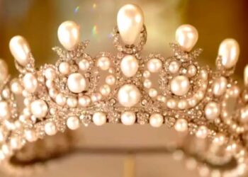 A tiara adorned with pearls worn by French Empress Eugénie, which was among the items stolen by thieves during a heist at Paris' Louvre Museum on October 19, 2025, on display in this undated still frame from a video. © Louvre Museum via Reuters