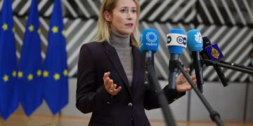 European Union foreign policy chief Kaja Kallas speaks with the media as she arrives for a meeting of EU foreign ministers at the European Council building in Brussels, December 15, 2025. © Virginia Mayo, AP