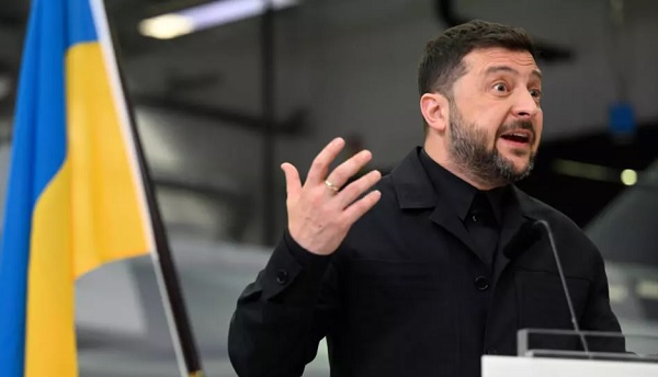 Ukrainian President Volodymyr Zelensky speaks during a joint press conference with Sweden's Prime Minister Ulf Kristersson, in Linköping, Sweden, October 22, 2025. © Fredrik Sandberg, AP