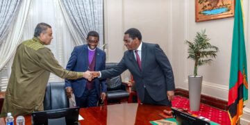 Dag Heward-Mills, founder of the Healing Jesus Campaign from Ghana in a handshake with the President Hakainde Hichilema of Zambia