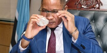 Lucara presents 1 305.4-carat diamond to Boko
